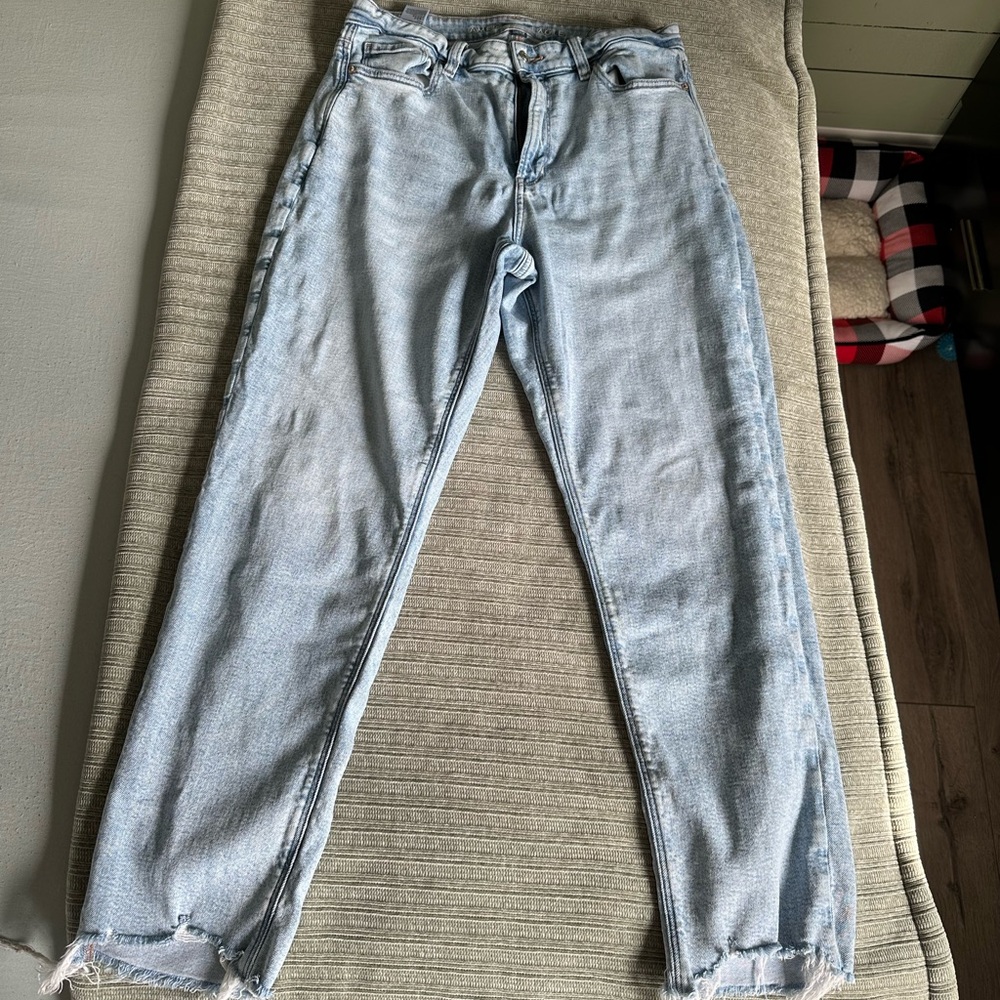 American Eagle Outfitters Light Wash Denim mom Jeans